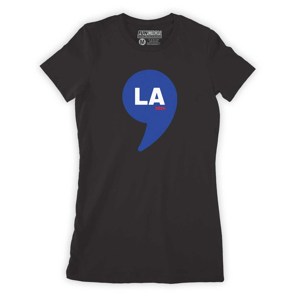 Kamala Harris LA 2024' Women's T-Shirt - Comma Symbol Graphic Tee - Political Pun Design Democrat Election